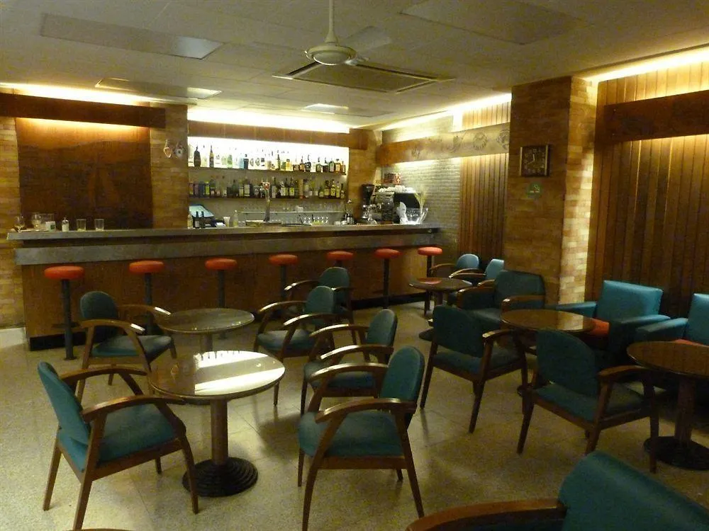 Hostal Rom Familiar Roses 2*,
