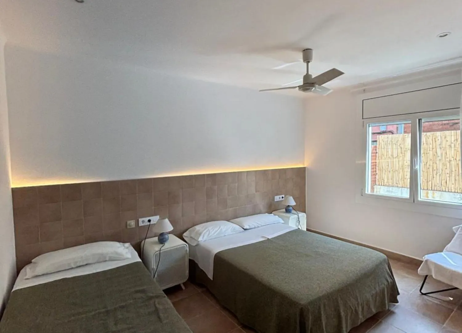 Hostal Rom Familiar Roses Hotel