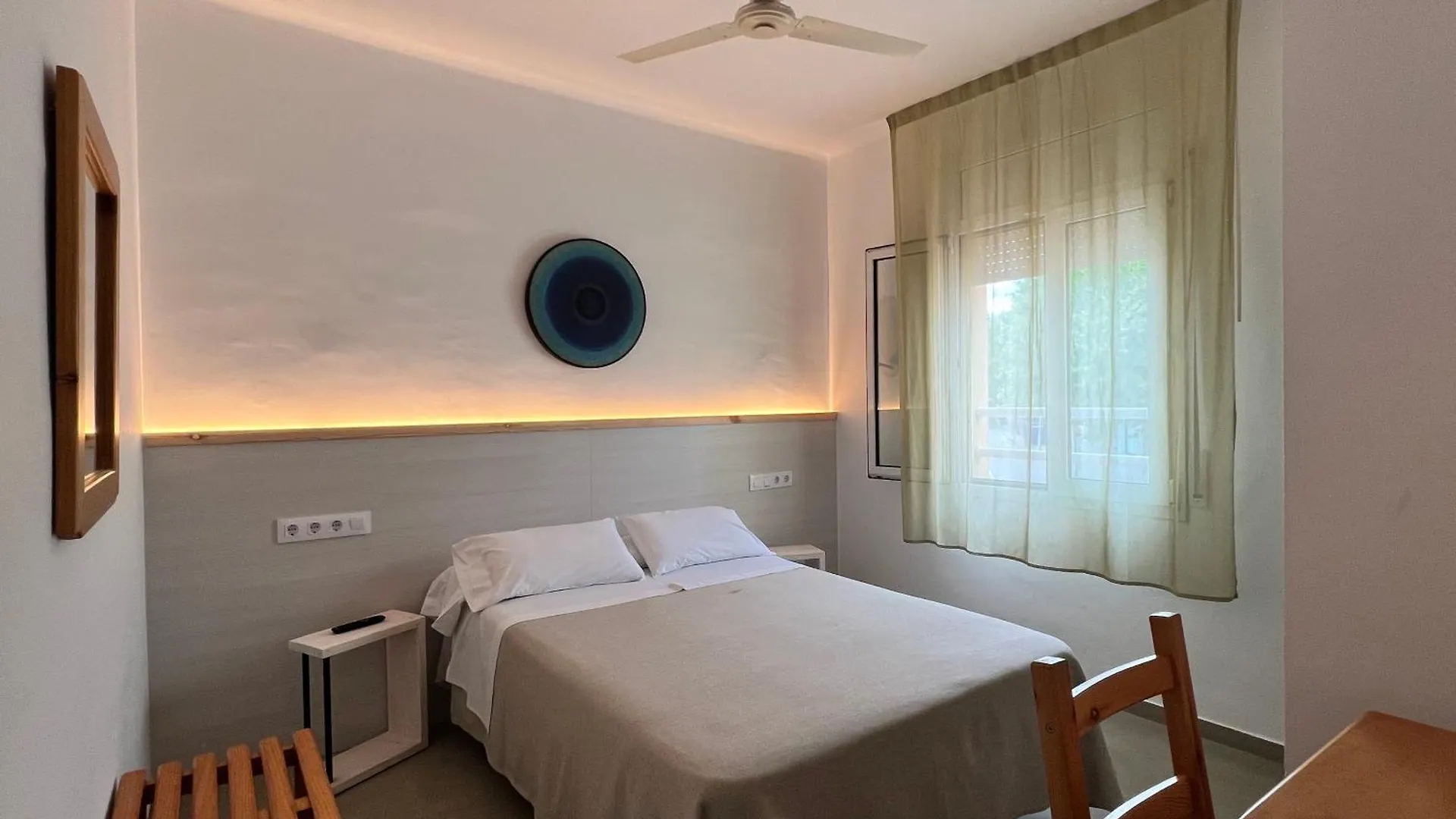 ** Hotel Hostal Rom Familiar Roses Spain