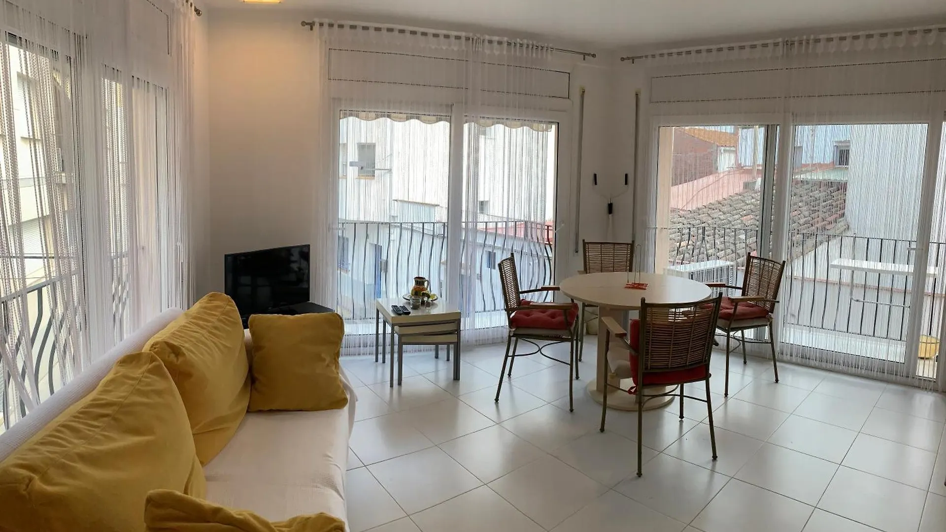 Hostal Rom Familiar Roses 2*,