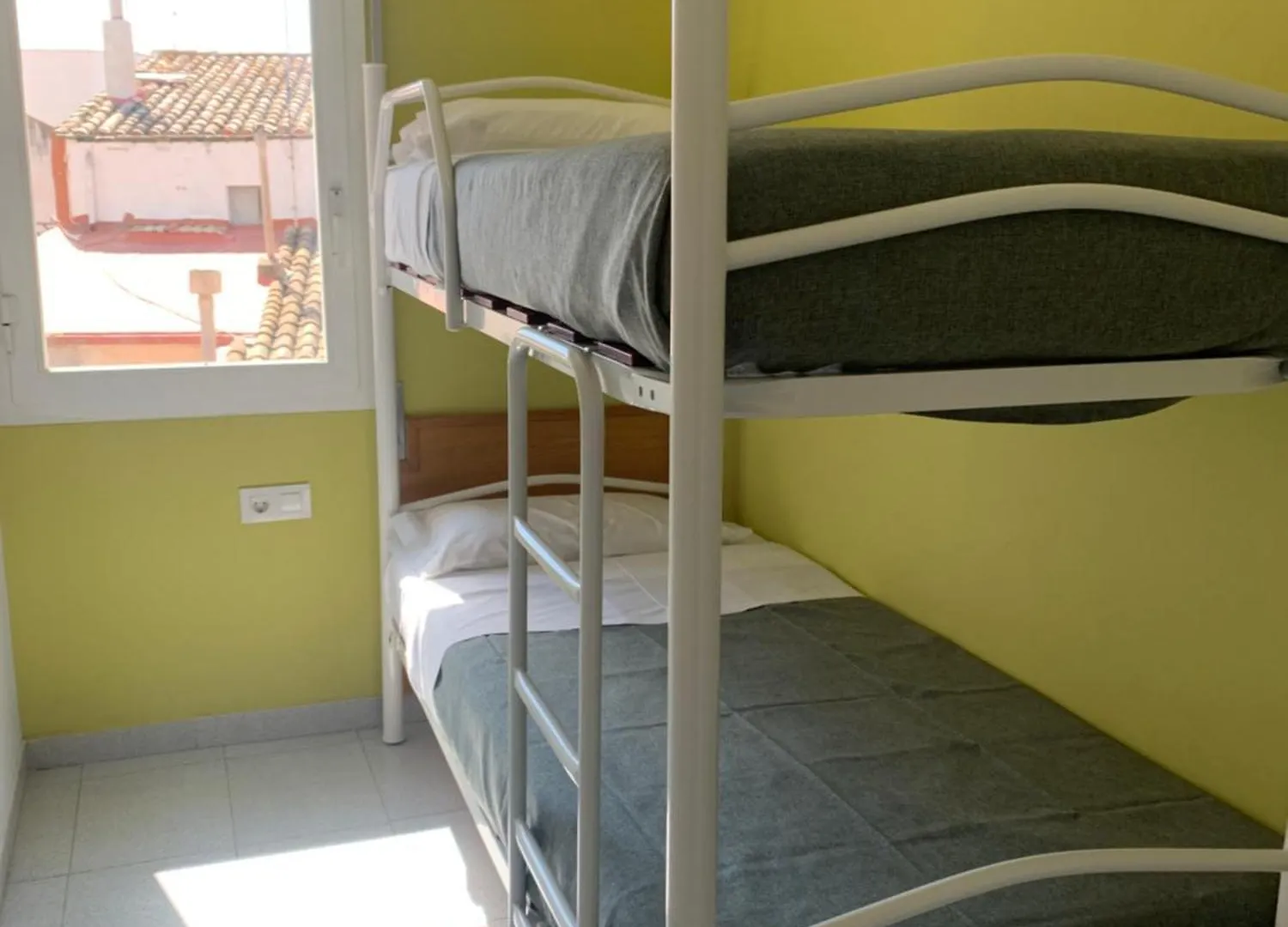 Hostal Rom Familiar Roses 2*,