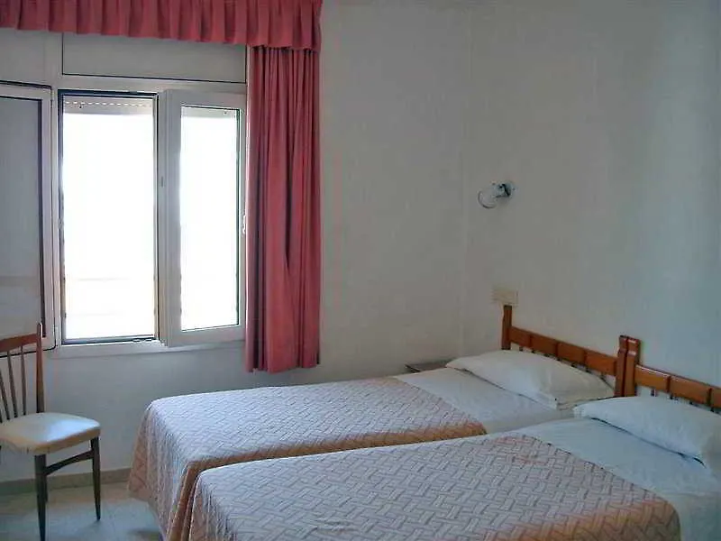 Hostal Rom Familiar Roses 2*,